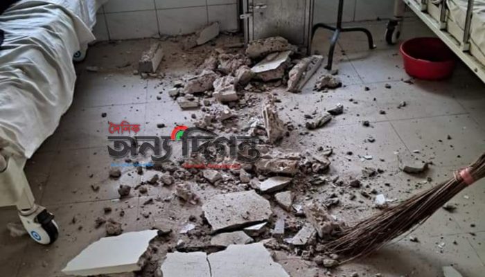 ঝুঁকিপূর্ণ ভবনে চলছে ধুনট উপজেলা স্বাস্থ্য কমপ্লেক্সের সেবা