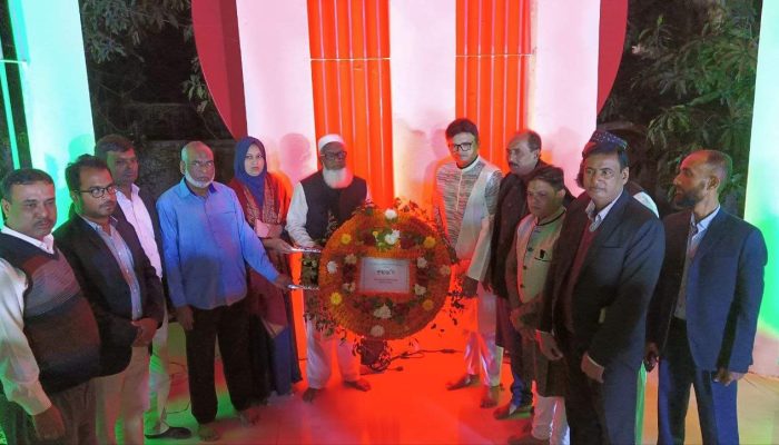 মুজিবনগরে প্রথম প্রহরে শহীদ মিনারে পুষ্পমাল্য অর্পন