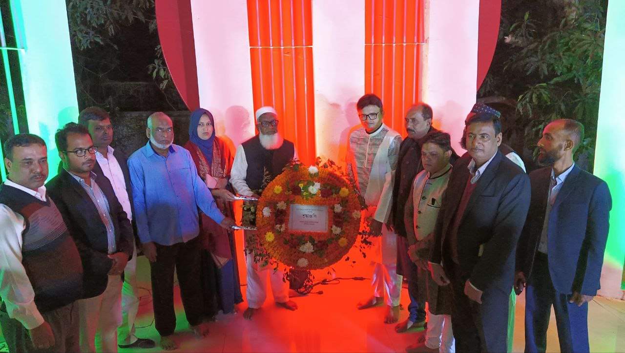 মুজিবনগরে প্রথম প্রহরে শহীদ মিনারে পুষ্পমাল্য অর্পন