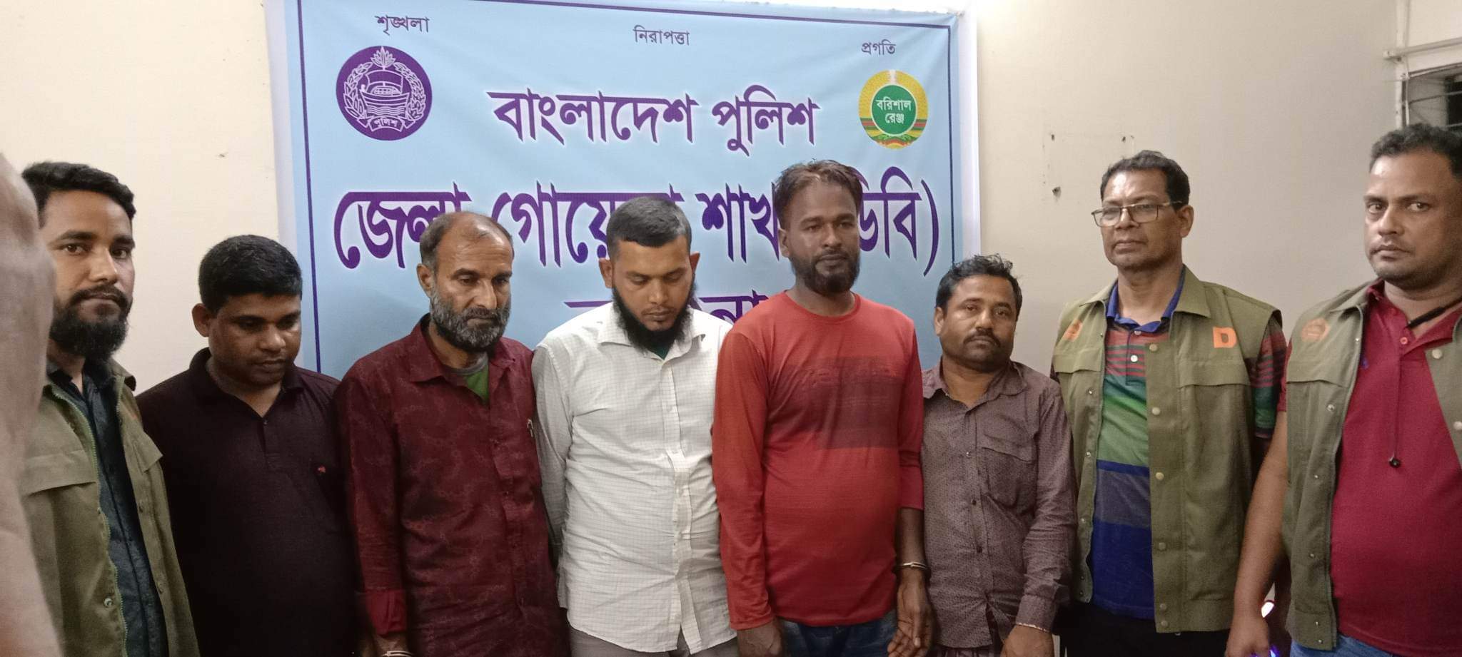 বরগুনায় ডিবি পুলিশের অভিযানে তক্ষক প্রতারনা চক্রের ৫ সদস্য আটক