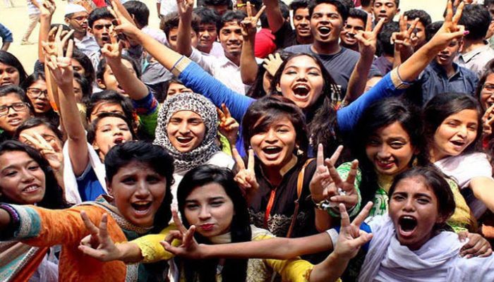 এইচএসসি ও সমমানের ফল প্রকাশ পাশের হার ৮৫ দশমিক ৯৫ শতাং জিপিএ-৫ এক লাখ ৭৬ হাজার ২৮২
