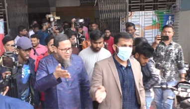 সাতক্ষীরায় ভারপ্রাপ্ত মেয়রের বাধায় পৌরসভায় ফিরতে পারলেন না মেয়র