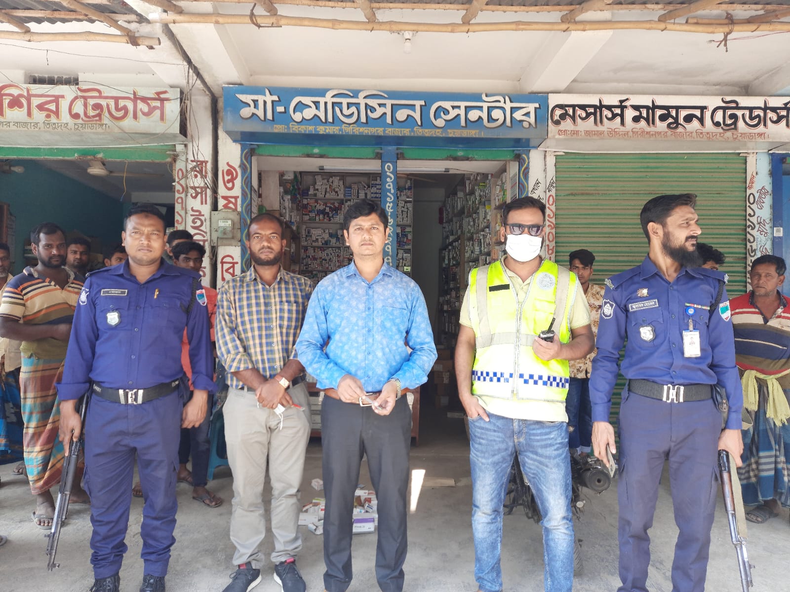 চুয়াডাঙ্গায় ভোক্তা অধিকার সংরক্ষণ অধিদপ্তরের অভিযান, চার প্রতিষ্ঠানকে জরিমানা