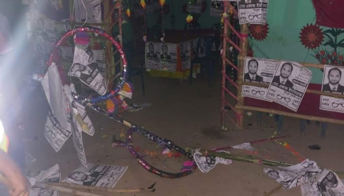 চুয়াডাঙ্গায় নির্বাচনকে কেন্দ্র করে ধাওয়া-পাল্টা ধাওয়া, হামলায় স্কুলছাত্রীসহ আহত ১১। প্রশাসনের হস্তক্ষেপ কামনা সাধারন ভোটারদের।