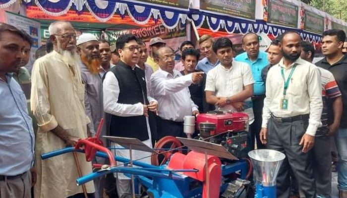 মুজিবনগরে কৃষক সমাবেশ ও কৃষি মেলার উদ্বোধন করলেন জনপ্রশাসন প্রতিমন্ত্রী ফরহাদ হোসেন