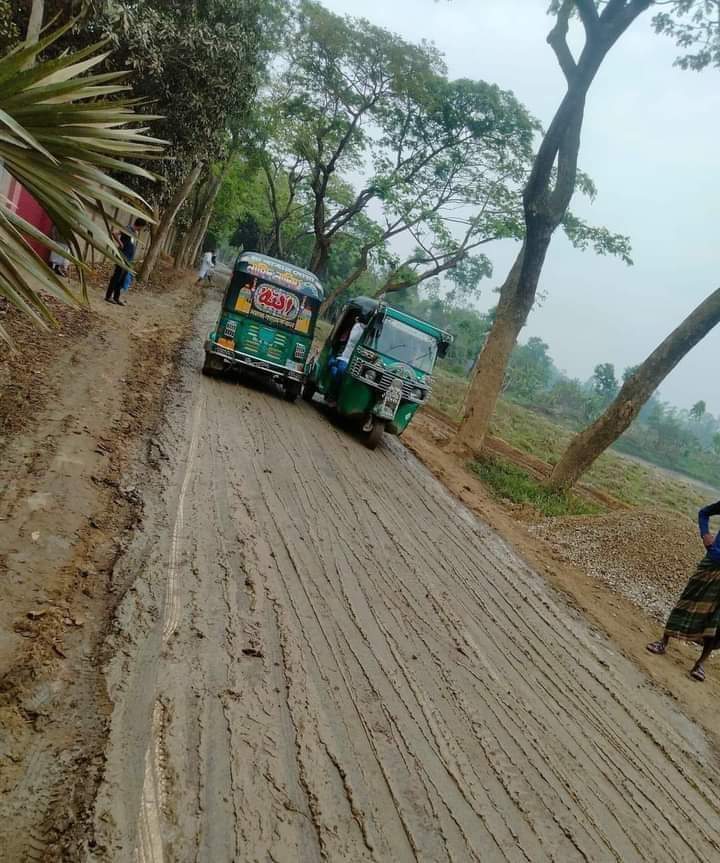 বৃষ্টিতে মৃত্যু ফাঁদে পরিণত ফেনীর সড়ক