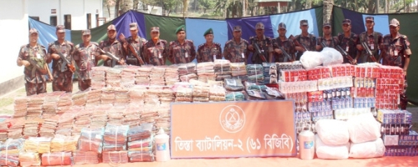 বুড়িমারী স্থলবন্দর এলাকায় পরিত্যাক্ত অবস্থায় ৩টি ভারতীয় ট্রাক জব্দ