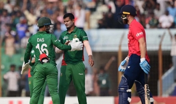 বাংলাদেশকে ১৫৭ রানের টার্গেট ইংল্যান্ডের