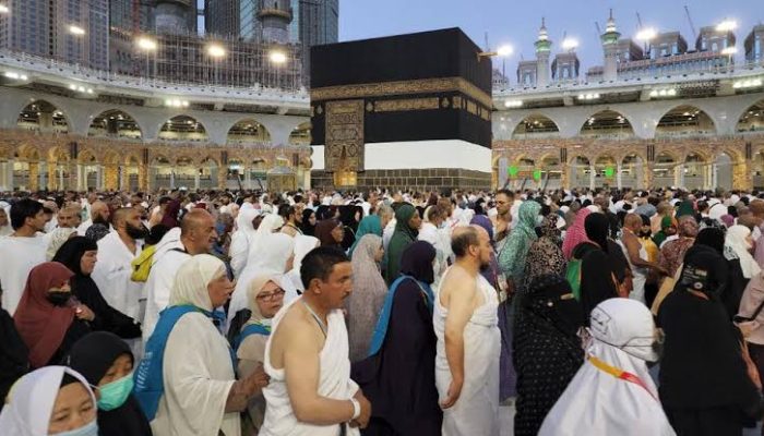 হজের প্যাকেজ মূল্য পুনঃনির্ধারণ করতে রিট