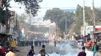পঞ্চগড়ে পুলিশ-মুসল্লি সংঘর্ষ, বাড়িঘরে ভাঙচুর-অগ্নিসংযোগ