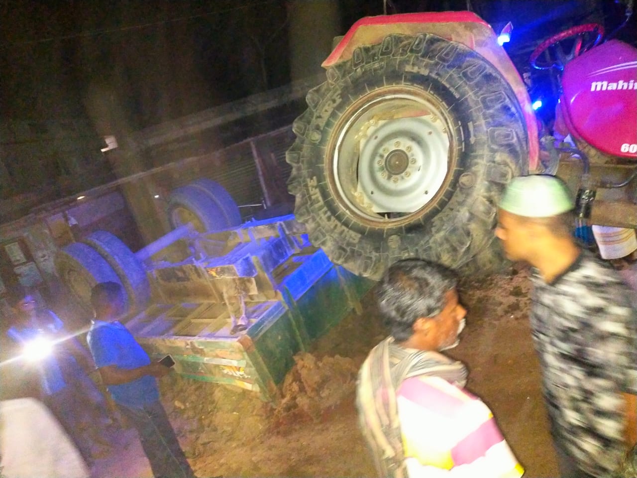চুয়াডাঙ্গায় ট্রাক্টর—মোটরসাইকেলের সংঘর্ষ যুবকের মৃত্যু