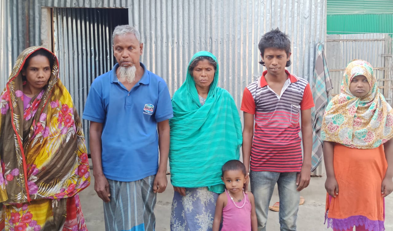 লালমনিরহাটে এক পরিবারে সাত প্রতিবন্ধী-দোতারাতে চলে সংসার!
