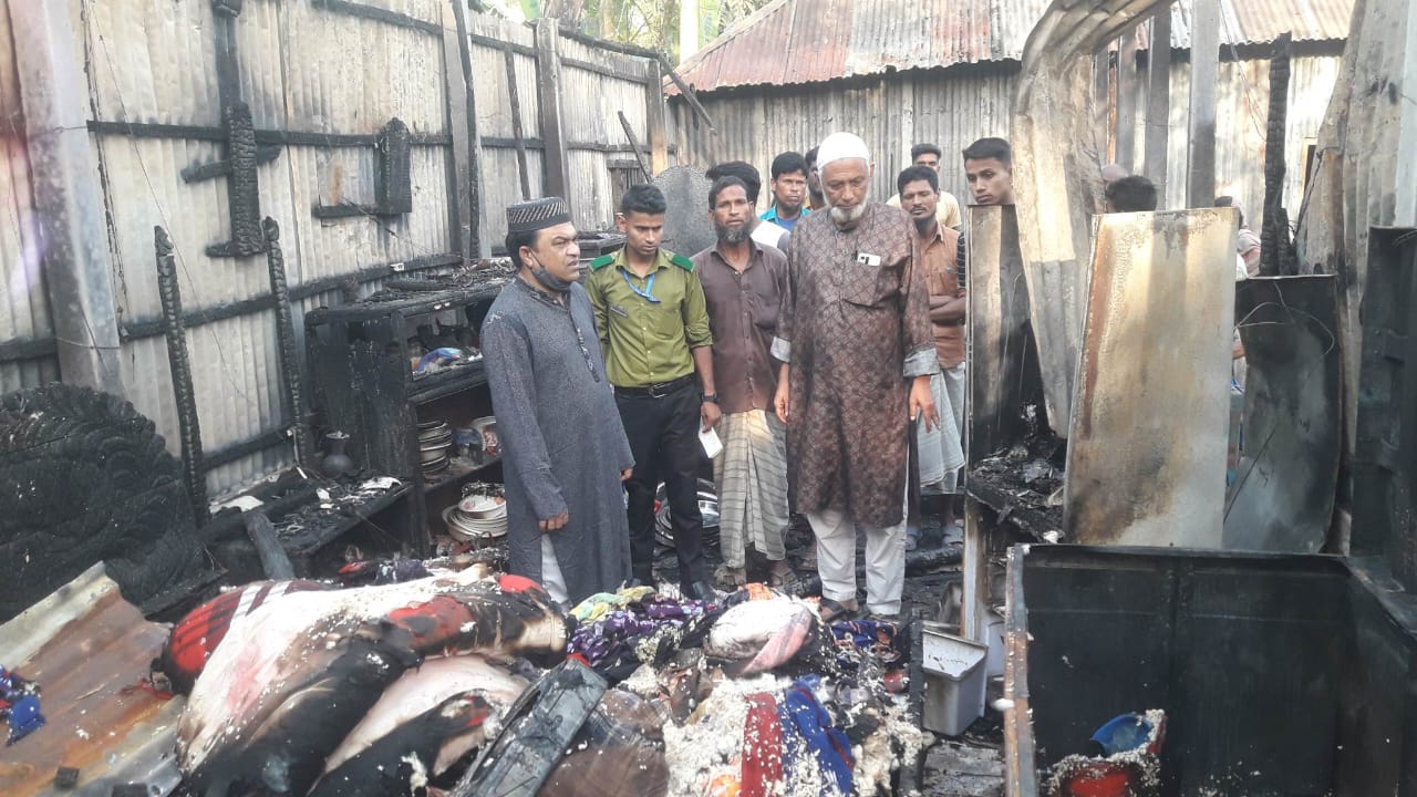 ধুনটে আগুনে পুড়ে সর্বশান্ত কৃষক