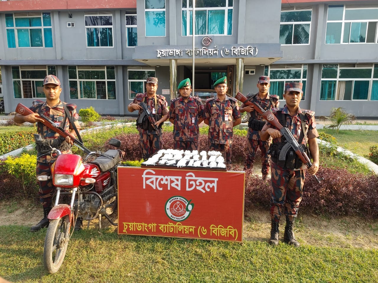 চুয়াডাঙ্গার দামুড়হুদা সীমান্তে ১১ কেজি রুপার গহনা উদ্ধার