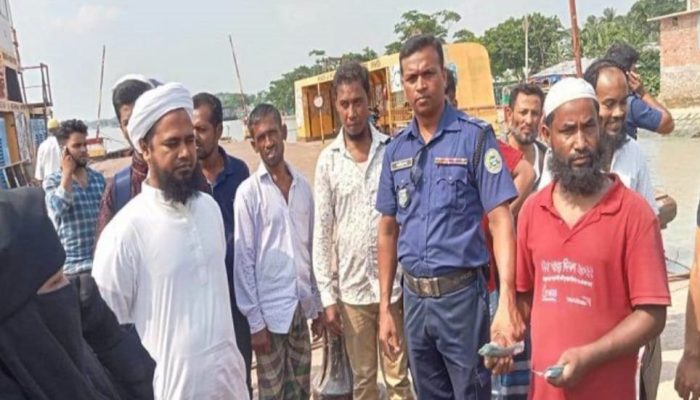 বরগুনার আমতলী ফেরিঘাটে অতিরিক্ত ভাড়া আদায়ে ৩ মাঝির কারাদণ্ড ।