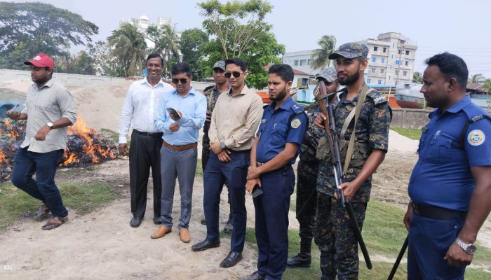 বরগুনা জেলা প্রশাসনের অভিযানে বিষখালী নদীতে সাড়ে ৮ লাখ টাকার নিষিদ্ধ কারেন্ট জাল জব্দ
