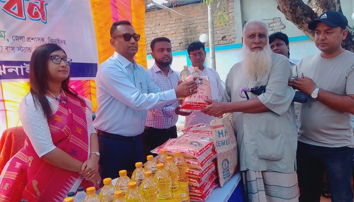 ঝিনাইদহে ভর্তুকি মূল্যে টিসিবি’র পণ্য বিক্রয় কার্যক্রমের শুভ উদ্বোধন 