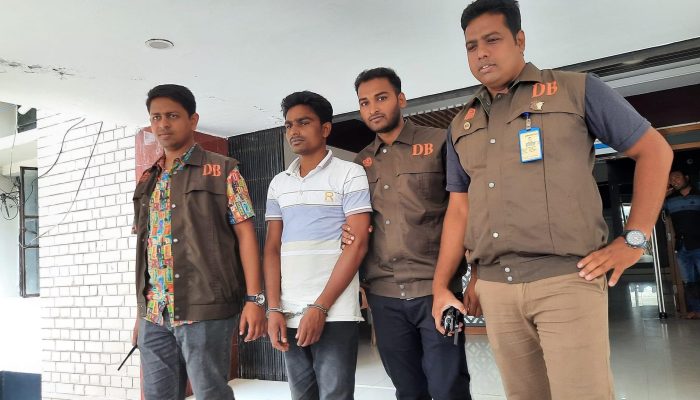 ঝিনাইদহ জেলা পুলিশের অভিযানে আন্ত: বিভাগীয় ডাকাত সর্দার ডাকু আলমগীর গ্রেফতার