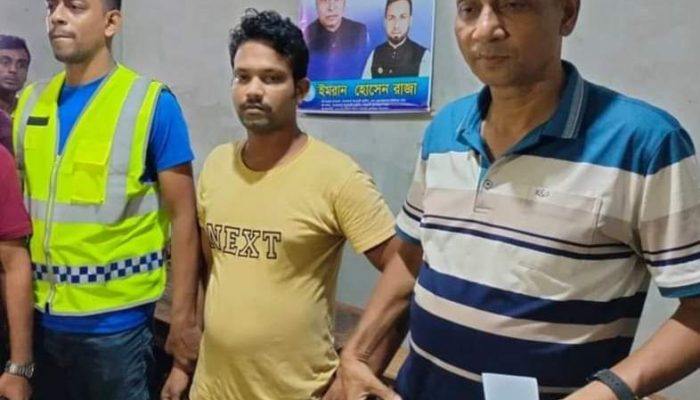 বরগুনায় র‍্যাব পরিচয়ে চাঁদাবাজি করার সময় আটক-০১