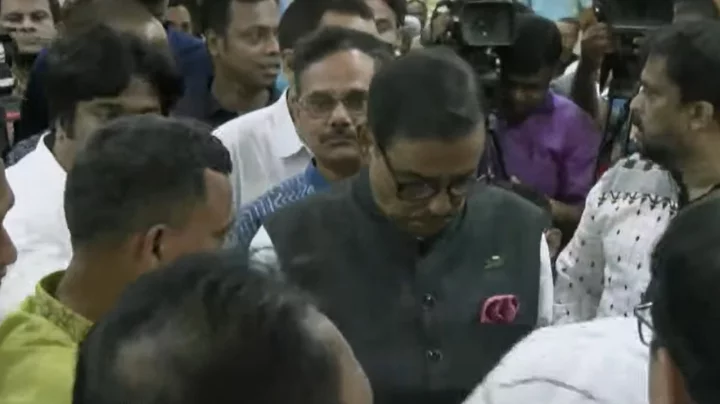 সাবেক ছাত্রনেতাদের তোপের মুখে কাদের, সভা পণ্ড
