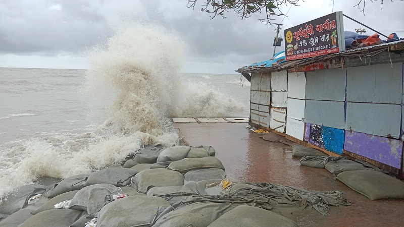 বঙ্গোপসাগরে লঘুচাপ,পায়রা বন্দরে ৩ নম্বর সতর্ক সংকেত