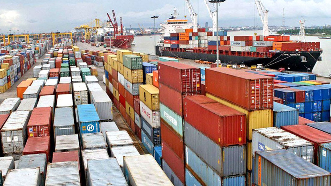 স্বাভাবিক হতে শুরু করেছে চট্টগ্রাম বন্দরের অপারেশনাল কার্যক্রম