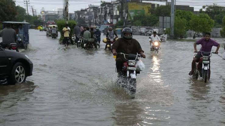 প্রবল বৃষ্টির জেরে পাকিস্তানে আকস্মিক বন্যা-ভূমিধস, নিহত ৩৫