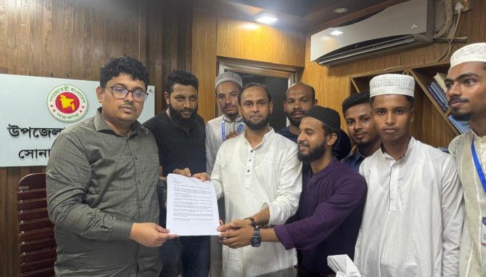 সোনাগাজীতে মাদ্রাসার অধ্যক্ষের অপসারণের দাবিতে ইউএনও বরাবর স্মারকলিপি
