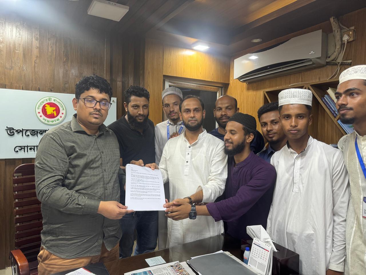 সোনাগাজীতে মাদ্রাসার অধ্যক্ষের অপসারণের দাবিতে ইউএনও বরাবর স্মারকলিপি