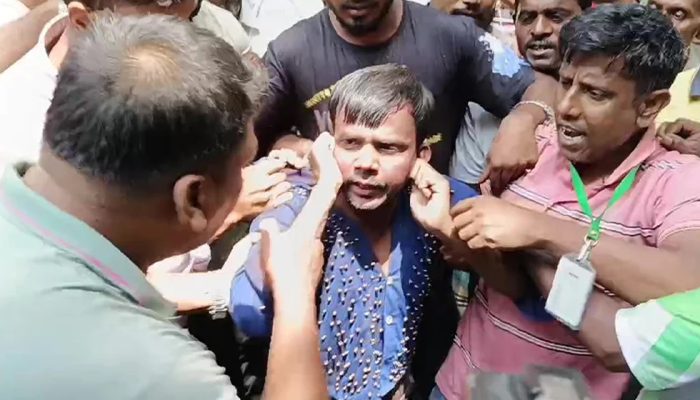 বগুড়ায় হিরো আলমকে কান ধরে উঠ-বস