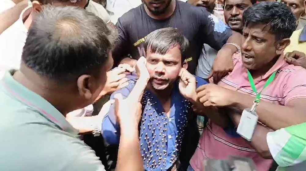 বগুড়ায় হিরো আলমকে কান ধরে উঠ-বস