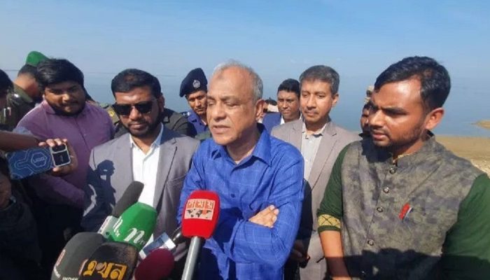 আমরা ছাত্রদের কঠোরভাবে দমন করতে চাই না: স্বরাষ্ট্র উপদেষ্টা