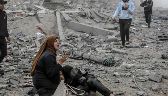 গাজায় ইসরায়েলি ভয়াবহ হামলায় নিহত ৪