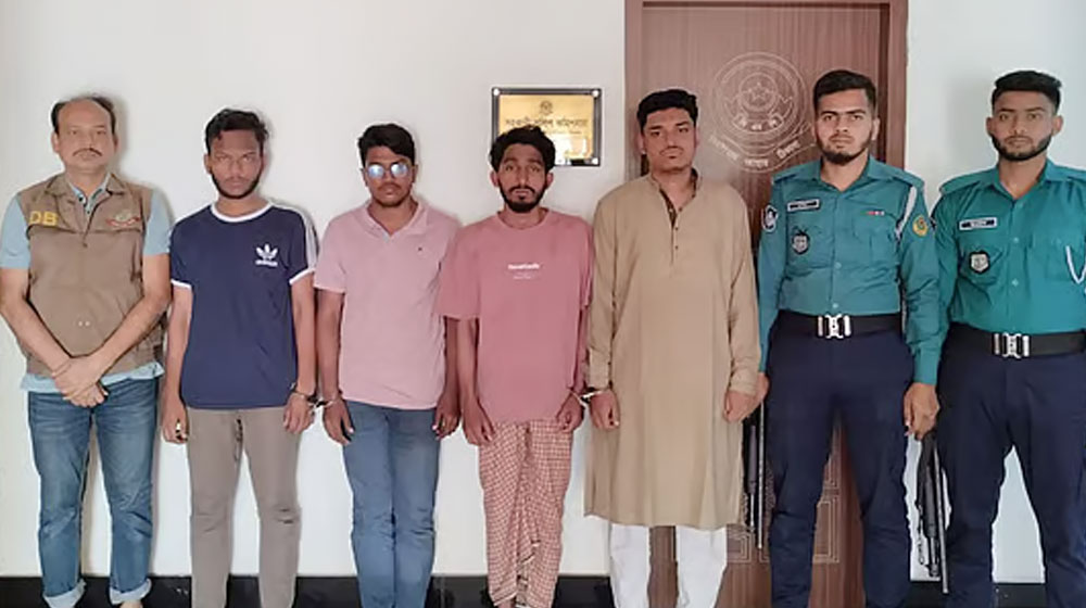 বৈষম্যবিরোধী পরিচয়ে দুজনকে অপহরণ, আটক ৪