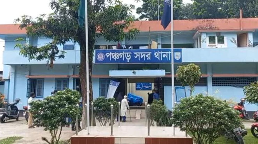 পঞ্চগড়ে সন্তানের গলায় ছুরি ধরে মাকে দলবেঁধে ধর্ষণ, গ্রেপ্তার ৪