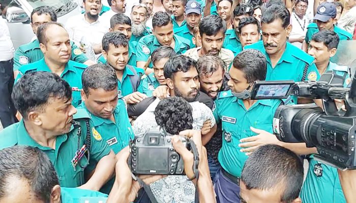 রিয়াদসহ চারজন সাত দিনের রিমান্ডে