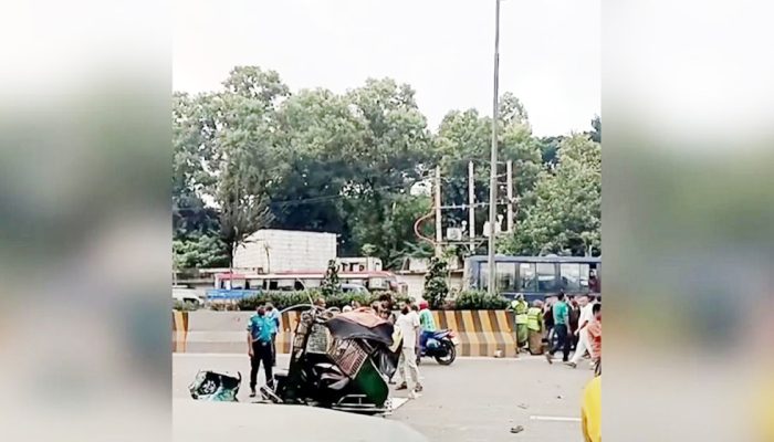 কুর্মিটোলায় লরির সঙ্গে সংঘর্ষে সিএনজি যাত্রীর মৃত্যু