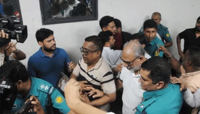 লতিফ সিদ্দিকী ও ঢাবি শিক্ষক কার্জনসহ ১১ জন ডিবি হেফাজতে