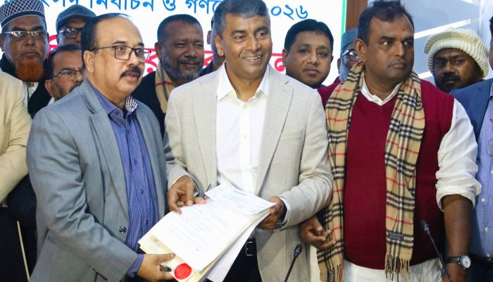ঢাকা-১৮ আসনে বিএনপির প্রার্থী জাহাঙ্গীর হোসেনের মনোনয়নপত্র দাখিল