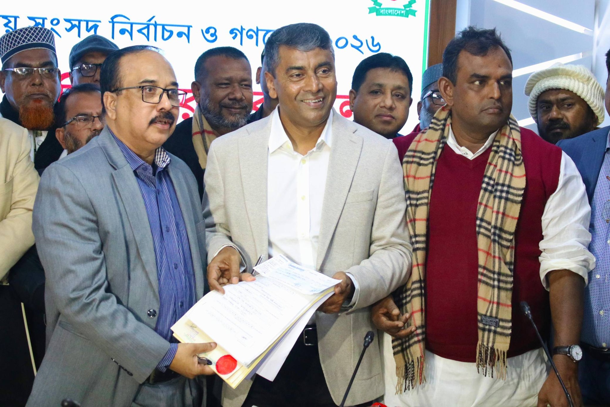 ঢাকা-১৮ আসনে বিএনপির প্রার্থী জাহাঙ্গীর হোসেনের মনোনয়নপত্র দাখিল