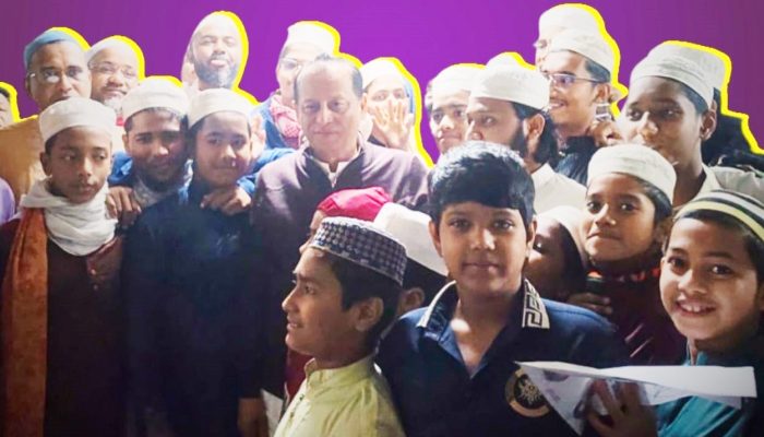 রামপুরা পাকা মসজিদে জুম্মা নামাজ আদায় শেষে কোরআনের পাখিদের সঙ্গে সময় কাটালেন ড. এম এ কাইয়ুম