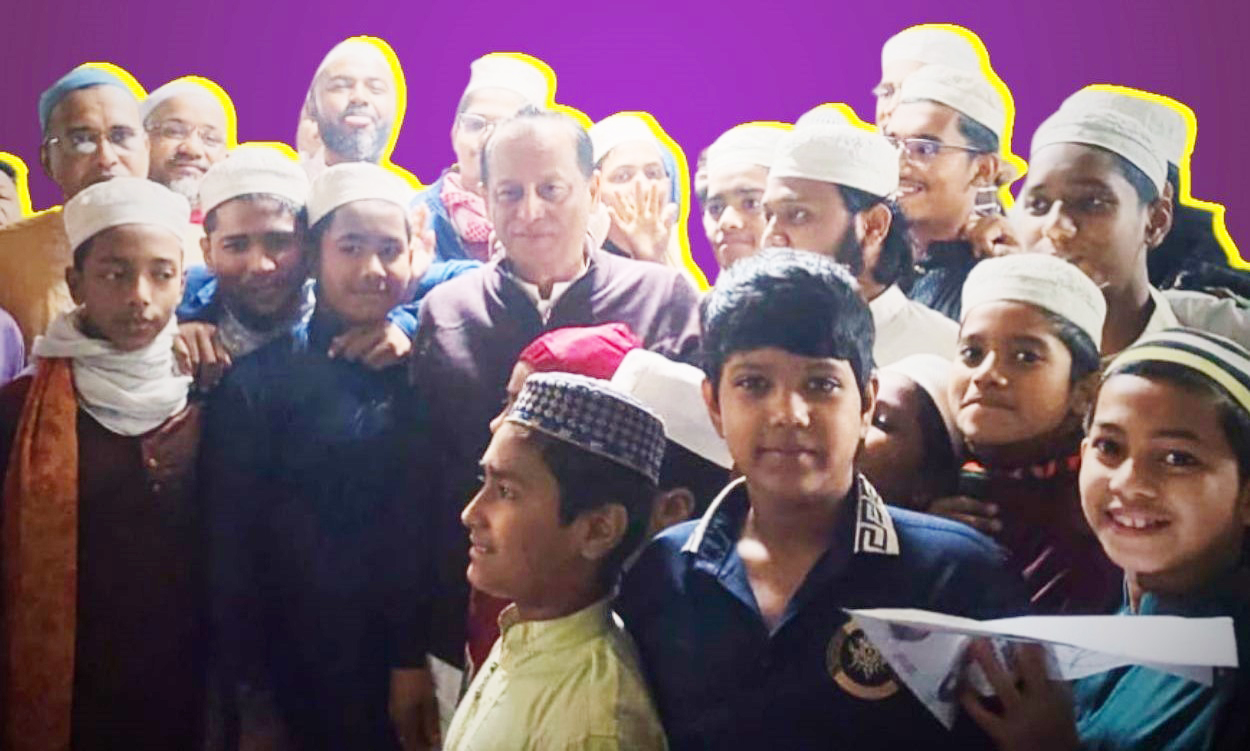 রামপুরা পাকা মসজিদে জুম্মা নামাজ আদায় শেষে কোরআনের পাখিদের সঙ্গে সময় কাটালেন ড. এম এ কাইয়ুম