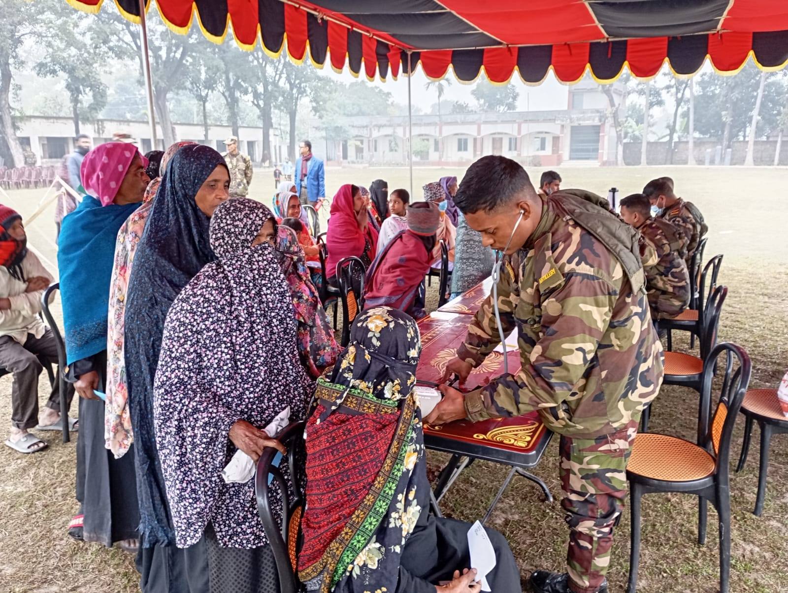 দাউদপুরে সেনাবাহিনীর উদ্যোগে দিনব্যাপী বিনামূল্যে চিকিৎসা ও ঔষধ বিতরণ