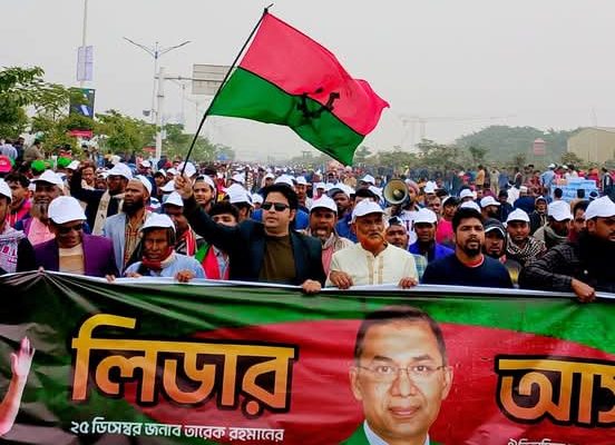 তারেক রহমান স্বদেশ  প্রত্যাবর্তন অনুষ্ঠানে হাজারো লোক নিয়ে  উপস্থিত রেজাউল করিম