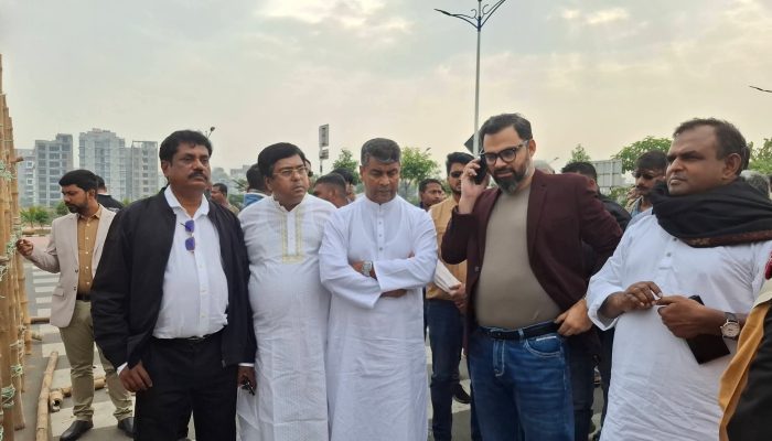 তারেক রহমানের স্বদেশ প্রত্যাবর্তন উপলক্ষে ৩০০ ফিট সড়কে মঞ্চ নির্মাণের অগ্রগতি পরিদর্শন