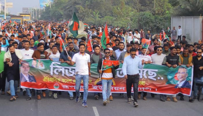 তারেক রহমানের স্বদেশ প্রত্যাবর্তন উপলক্ষে ৩০০ ফিট সড়কে যুবদলের আনন্দ মিছিল