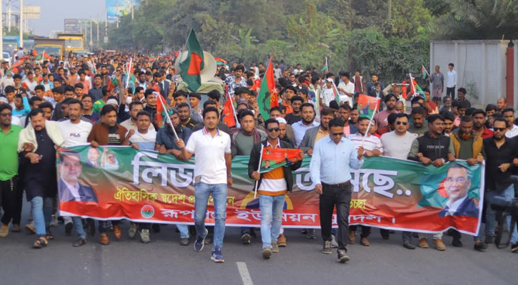 তারেক রহমানের স্বদেশ প্রত্যাবর্তন উপলক্ষে ৩০০ ফিট সড়কে যুবদলের আনন্দ মিছিল