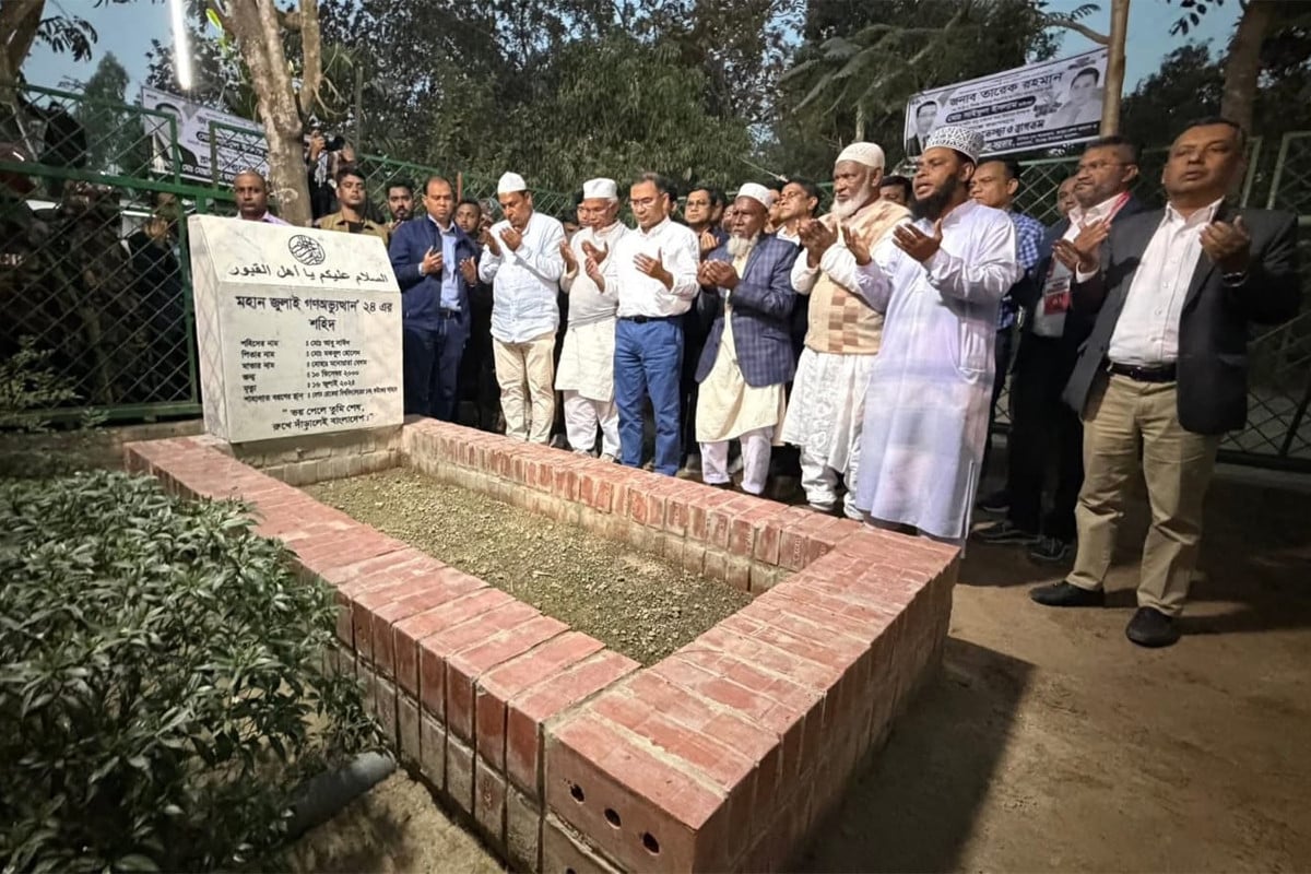 শহীদ আবু সাঈদের কবর জিয়ারত করলেন তারেক রহমান