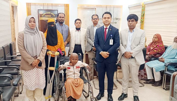 ক্যান্সারে আক্রান্ত শিশু তানভীরের পাশে দাঁড়ালেন রূপগঞ্জের মানবিক নির্বাহী কর্মকর্তা মোঃ সাইফুল ইসলাম