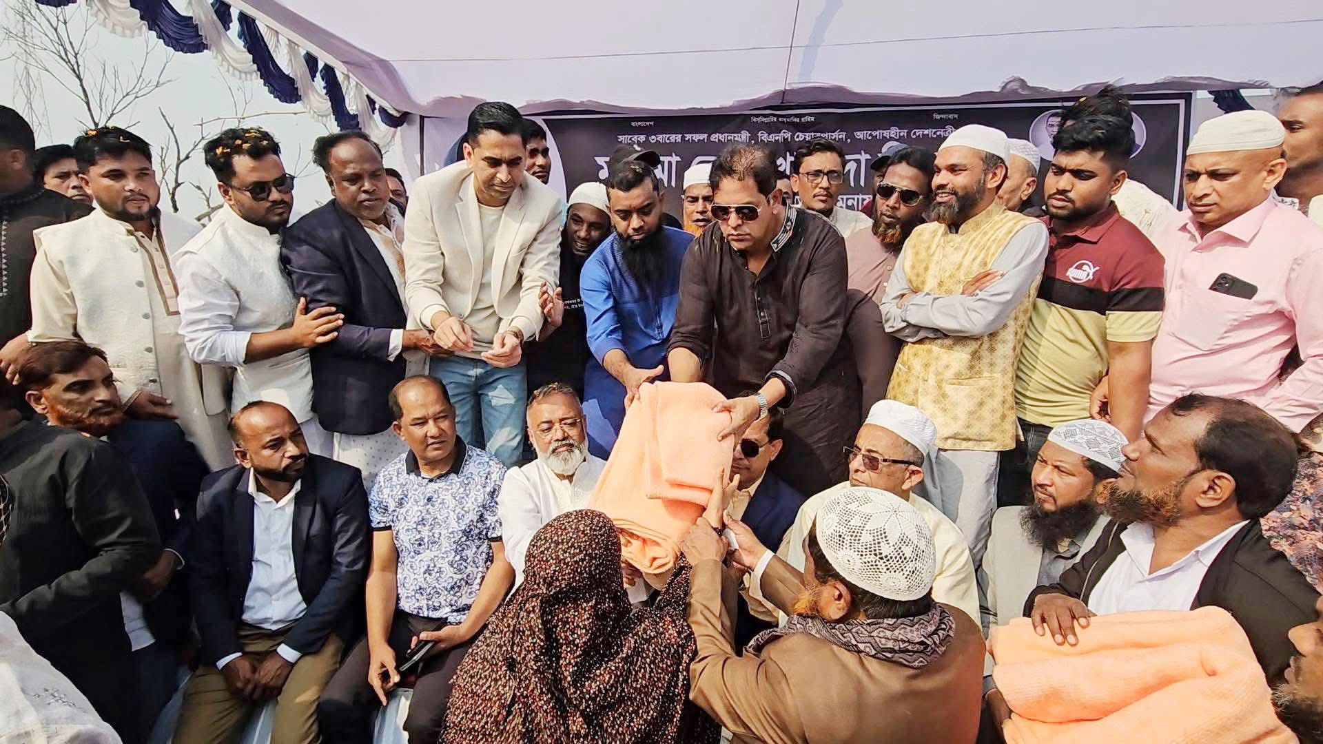 মুড়াপাড়ায় মানবতার সেবায় দিপু ভূঁইয়া: বেগম জিয়ার মাগফিরাত কামনায় দোয়া ও শীতবস্ত্র বিতরণ